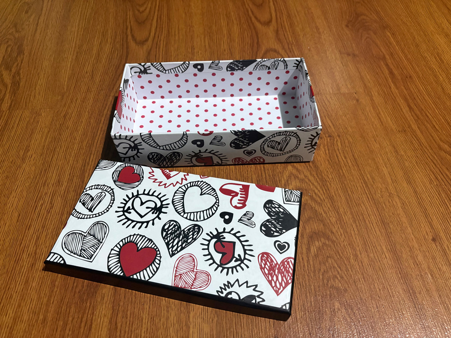 EKD05 Caja Dura San Valentín para Perfumes y Cremas