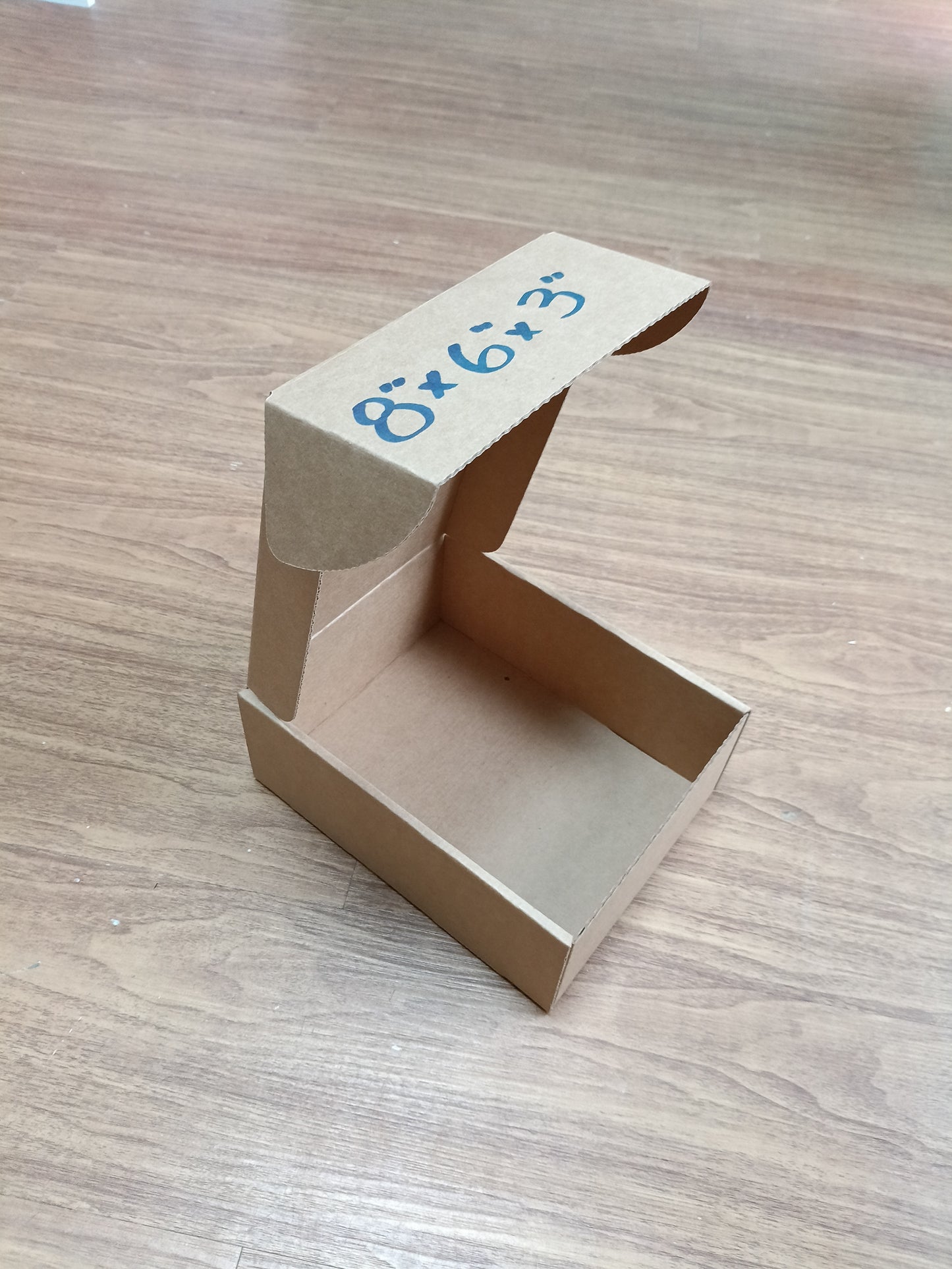 EKMB01 Caja Dura